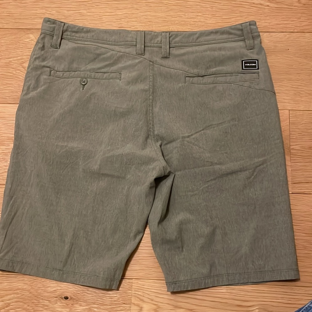 Volcom Shorts - Picture 3 of 4